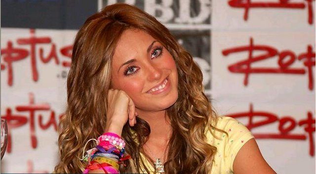 025 - Anahi