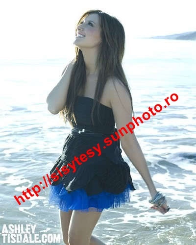 67uy - Ashley Tisdale poze personale