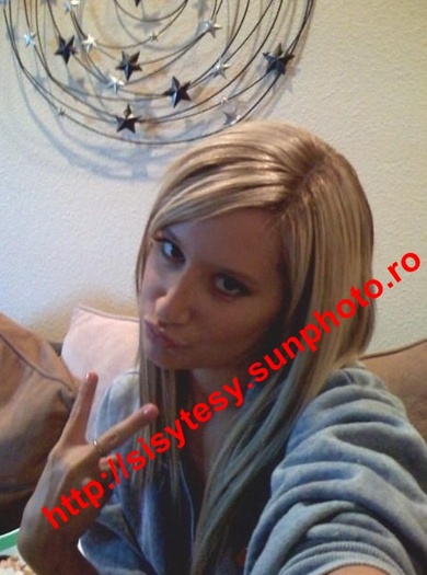 jgyhdf - Ashley Tisdale poze personale