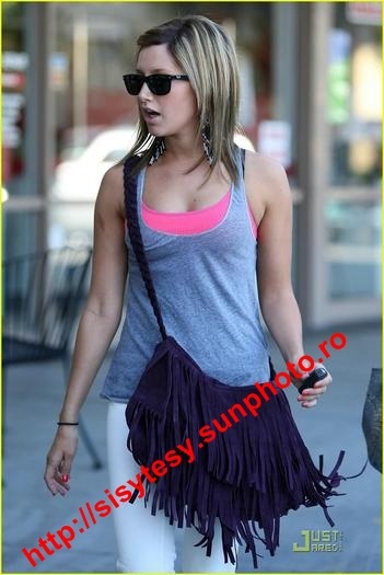 jtfgh - Ashley Tisdale poze personale