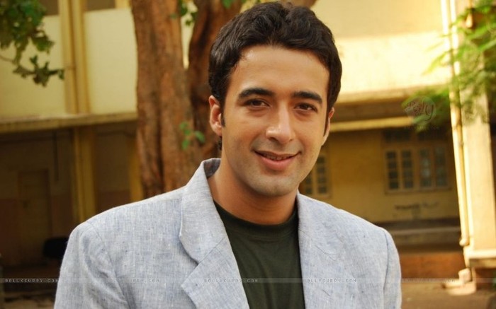 33353-puneet-tejwani-as-dr-shlok - Puneet Tejwani-Shlok