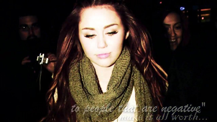 Its really hard sometimes (31) - Miley - Its really hard sometimes - Captures 1