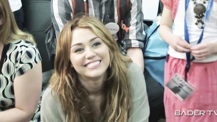 Its really hard sometimes (121) - Miley - Its really hard sometimes - Captures 1