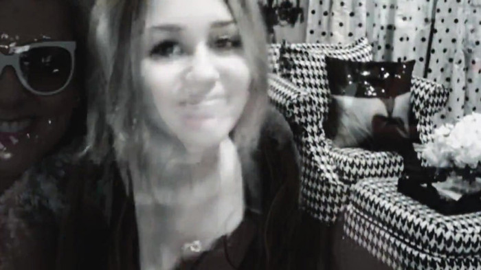 Its really hard sometimes (178) - Miley - Its really hard sometimes - Captures 1
