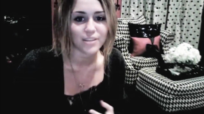 Its really hard sometimes (216) - Miley - Its really hard sometimes - Captures 1
