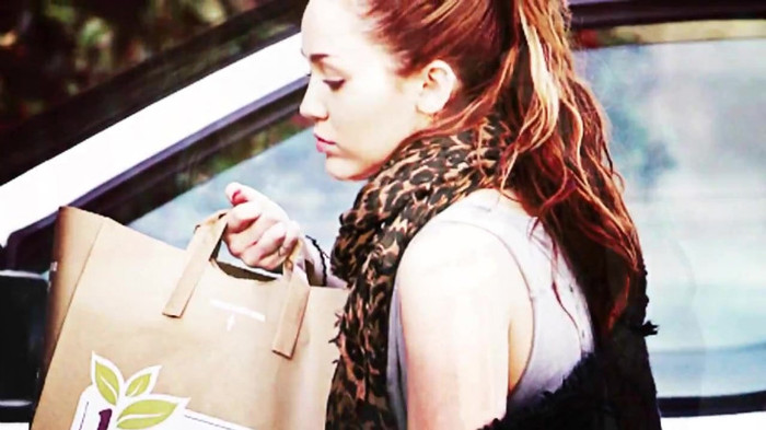 Its really hard sometimes (270) - Miley - Its really hard sometimes - Captures 1