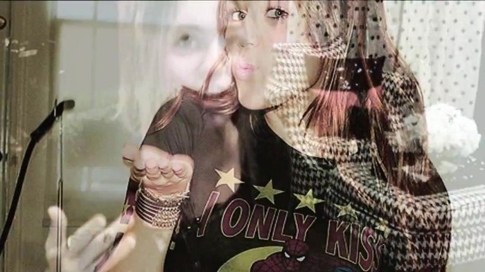 Its really hard sometimes (332) - Miley - Its really hard sometimes - Captures 1