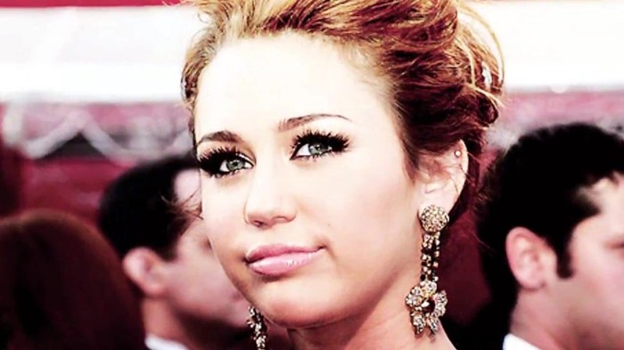 Its really hard sometimes (349) - Miley - Its really hard sometimes - Captures 1