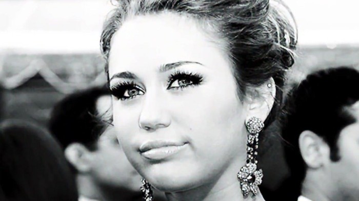 Its really hard sometimes (351) - Miley - Its really hard sometimes - Captures 1