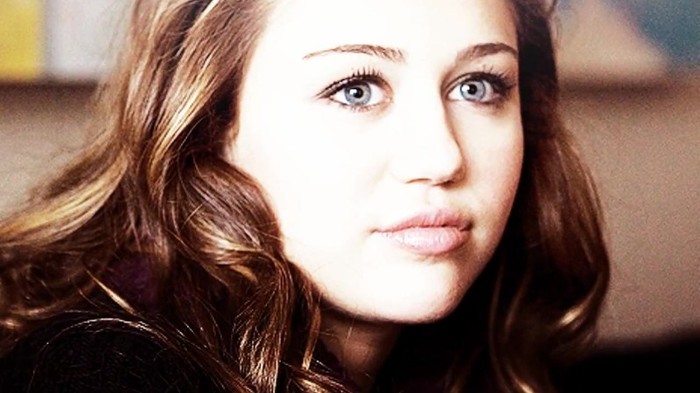 Its really hard sometimes (389) - Miley - Its really hard sometimes - Captures 1