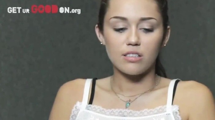 Its really hard sometimes (421) - Miley - Its really hard sometimes - Captures 1