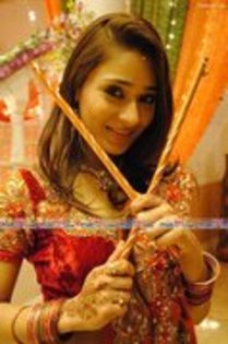 33644798_YJUQYPIVS - Sara Khan