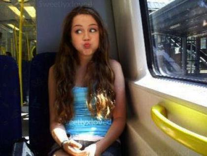 normal_93_(julia) - Miley Cyrus-real life