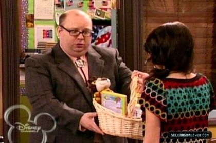 normal_selena-gomez-0072 - Wizards Of Waverly Place - Art Teacher - Screencaps