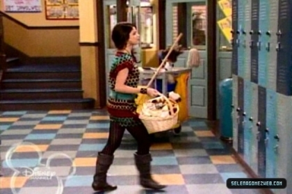 normal_selena-gomez-0075 - Wizards Of Waverly Place - Art Teacher - Screencaps