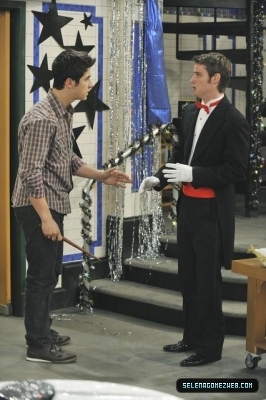 normal_selena-gomez-014 - Wizards Of Waverly Place - Zeke Finds Out - Promotional Stills