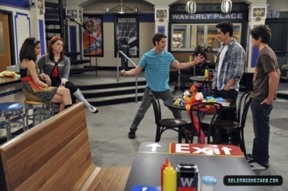 normal_selena-gomez-017 - Wizards Of Waverly Place - Zeke Finds Out - Promotional Stills