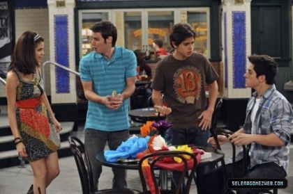 normal_selena-gomez-020 - Wizards Of Waverly Place - Zeke Finds Out - Promotional Stills