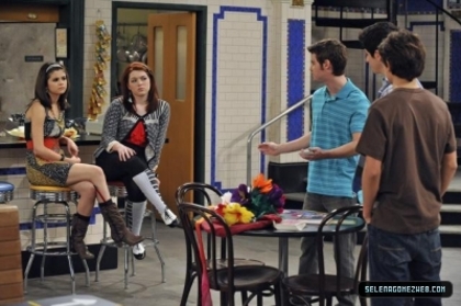 normal_selena-gomez-021