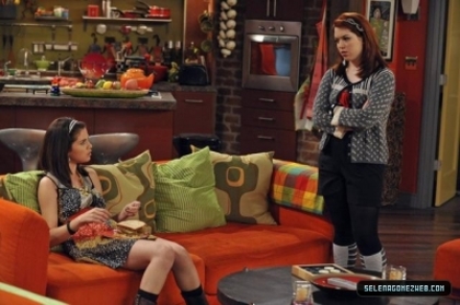 normal_selena-gomez-023 - Wizards Of Waverly Place - Zeke Finds Out - Promotional Stills
