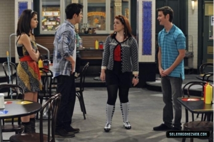 normal_selena-gomez-027 - Wizards Of Waverly Place - Zeke Finds Out - Promotional Stills