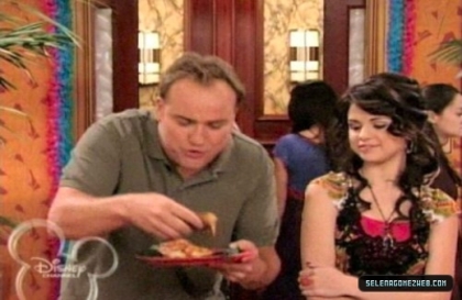 normal_selena-gomez-012 - Wizards Of Waverly Place - Cast-Away - Screencaps