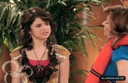 normal_selena-gomez-015 - Wizards Of Waverly Place - Cast-Away - Screencaps