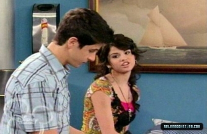 normal_selena-gomez-018 - Wizards Of Waverly Place - Cast-Away - Screencaps