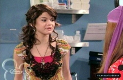 normal_selena-gomez-026 - Wizards Of Waverly Place - Cast-Away - Screencaps