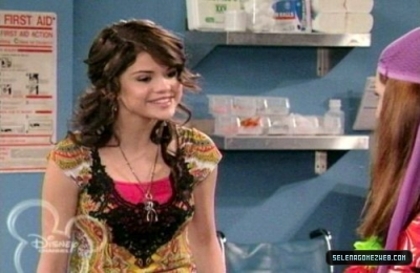 normal_selena-gomez-029 - Wizards Of Waverly Place - Cast-Away - Screencaps