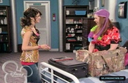 normal_selena-gomez-031 - Wizards Of Waverly Place - Cast-Away - Screencaps