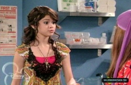normal_selena-gomez-032 - Wizards Of Waverly Place - Cast-Away - Screencaps