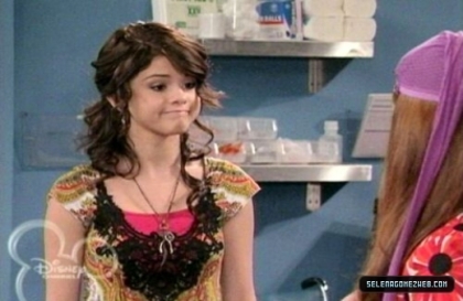 normal_selena-gomez-034 - Wizards Of Waverly Place - Cast-Away - Screencaps