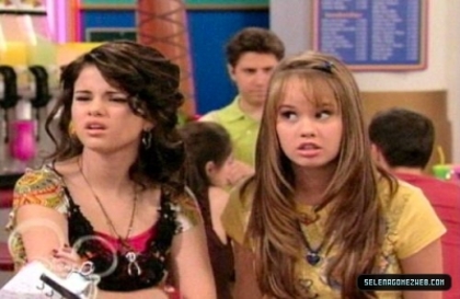 normal_selena-gomez-048