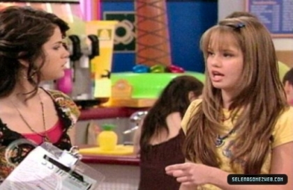 normal_selena-gomez-049