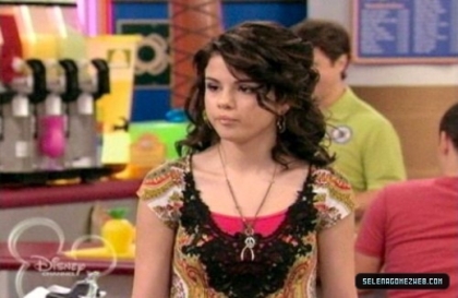 normal_selena-gomez-050