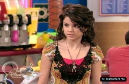 normal_selena-gomez-052