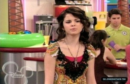 normal_selena-gomez-053