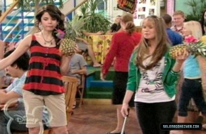 normal_selena-gomez-056