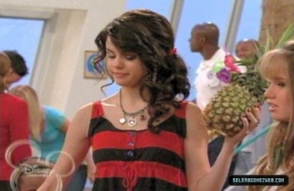 normal_selena-gomez-058