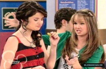 normal_selena-gomez-063