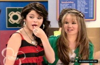 normal_selena-gomez-064