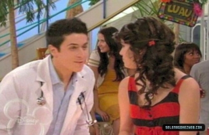 normal_selena-gomez-065 - Wizards Of Waverly Place - Cast-Away - Screencaps