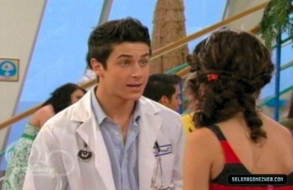 normal_selena-gomez-066