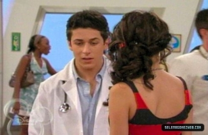 normal_selena-gomez-069