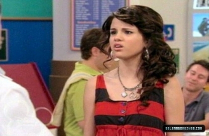 normal_selena-gomez-071