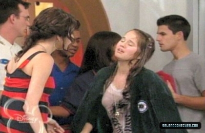 normal_selena-gomez-076 - Wizards Of Waverly Place - Cast-Away - Screencaps