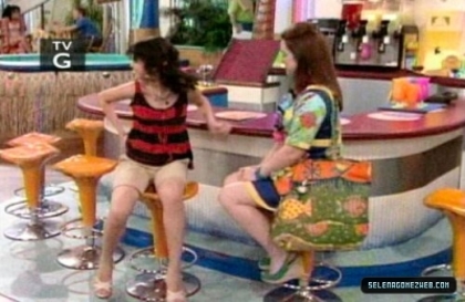 normal_selena-gomez-085 - Wizards Of Waverly Place - Cast-Away - Screencaps