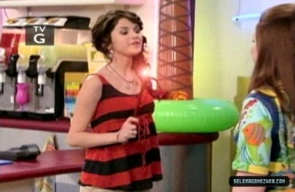 normal_selena-gomez-087 - Wizards Of Waverly Place - Cast-Away - Screencaps