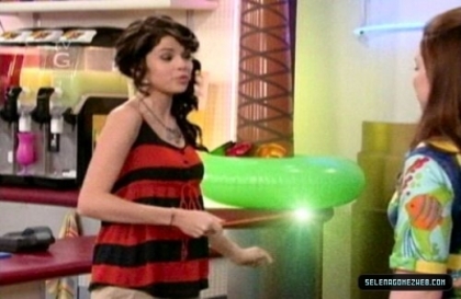 normal_selena-gomez-088 - Wizards Of Waverly Place - Cast-Away - Screencaps